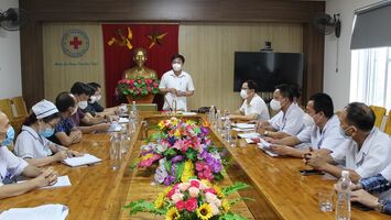 Thường trực HĐND huyện Quỳnh Lưu khảo sát công tác phòng chống dịch tại các bệnh viện tư nhân