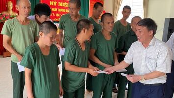 Cơ quan Văn phòng HĐND tỉnh thăm và tặng quà nhân dịp kỷ niệm ngày Thương binh liệt sỹ