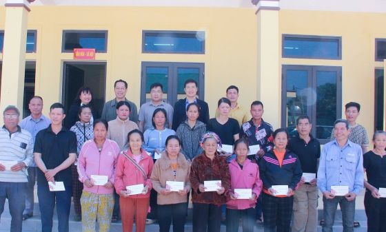 Đại biểu Quốc hội trao quà Tết cho người dân 6 xã: Chiêu Lưu, Tam Quang, Châu Khê, Nhân Hòa , Văn Hiến và Đại Đồng