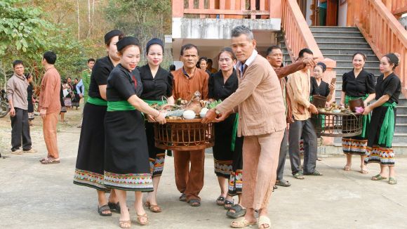 Chăm phtrơng – Tờ lịch bằng âm thanh hay một tiếng sấm hiền