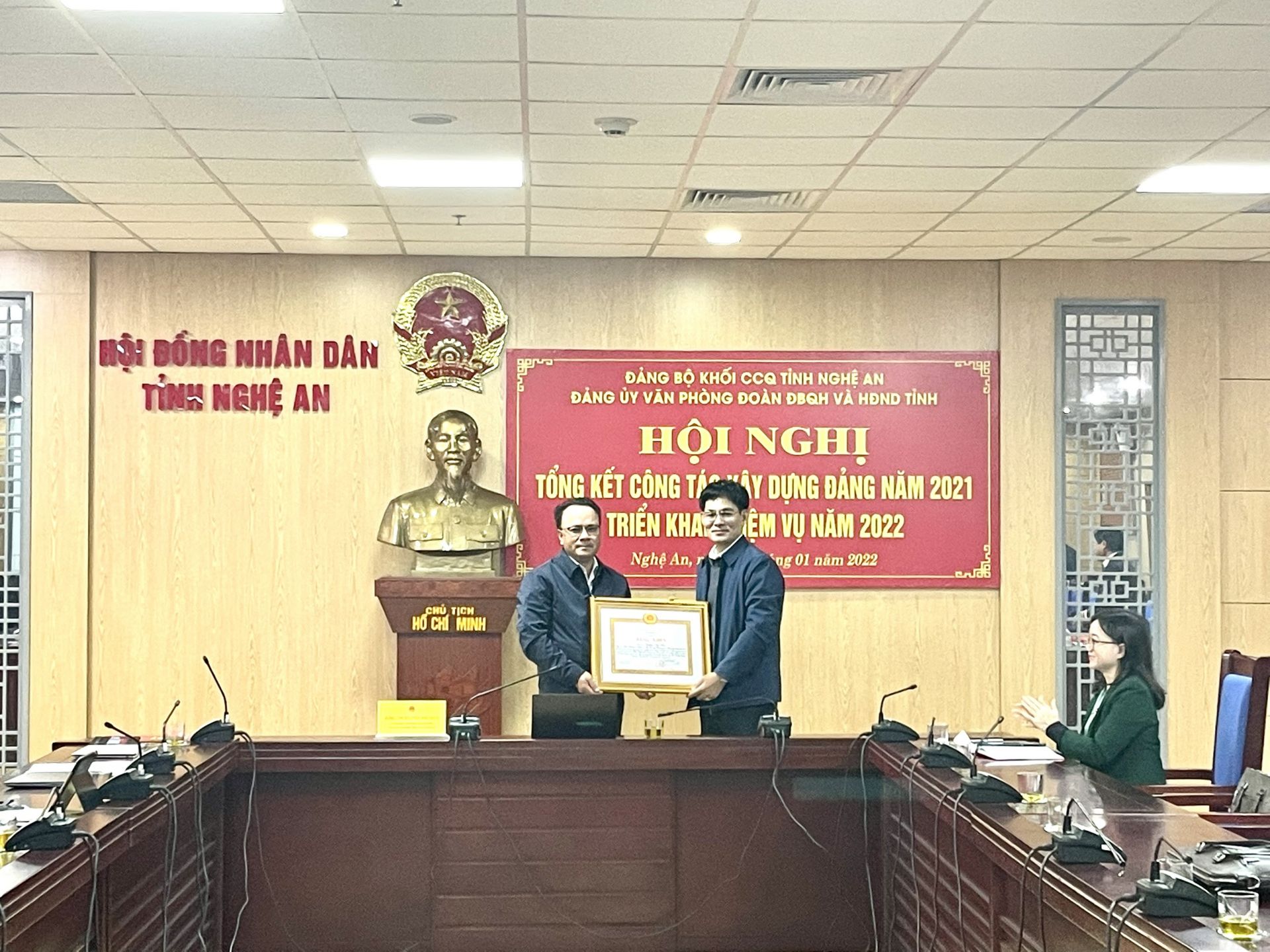 d-c-dinh-nhaanj-bang-khen.jpg