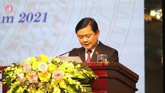 Đồng chí Thái Thanh Quý - Ủy viên BCH Trung ương Đảng, Bí thư Tỉnh ủy, Trưởng Đoàn ĐBQH tỉnh, Chủ tịch HĐND tỉnh phát biểu khai mạc kỳ họp thứ 4, HĐND tỉnh khóa XVIII
