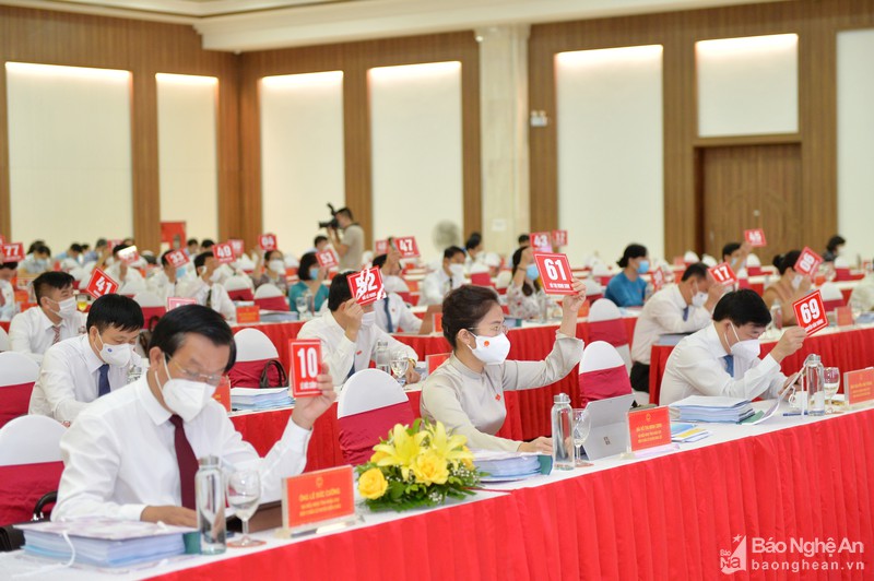 Nghệ An: Hội đồng nhân dân tỉnh tiến tới 'kỳ họp không giấy'