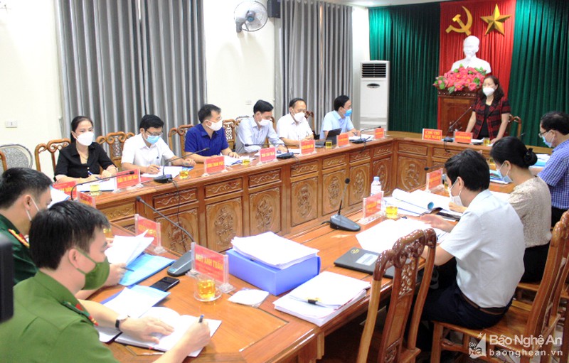 Đoàn công tác Tỉnh ủy giám sát việc triển khai Nghị quyết Đại hội Đảng tại Quỳ Hợp