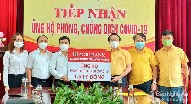 Nghệ An tiếp nhận gần 112 tỷ đồng ủng hộ quỹ phòng, chống dịch Covid-19